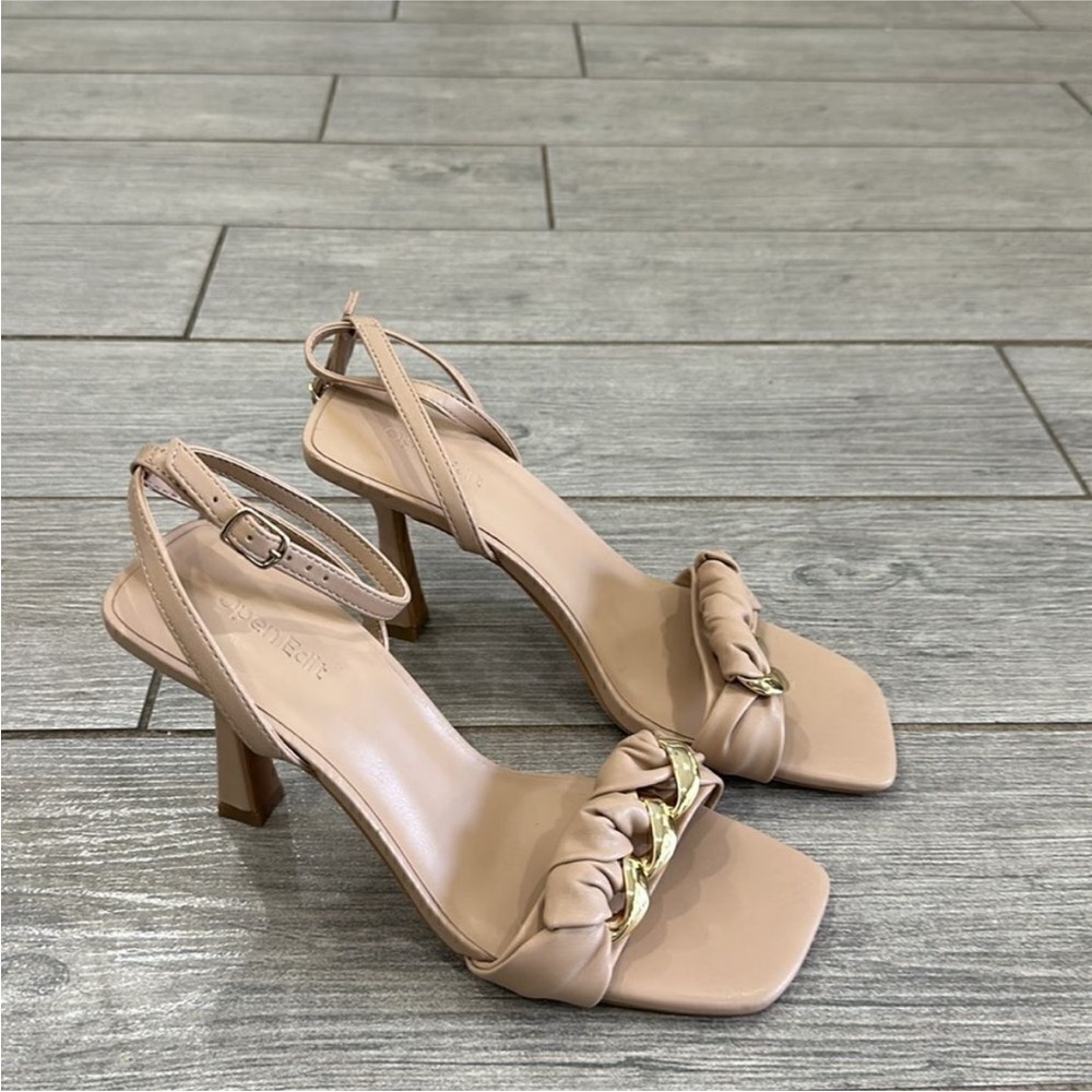 Nordstrom Beige Heels with Gold Chain - New Without Box - Picture 3 of 7